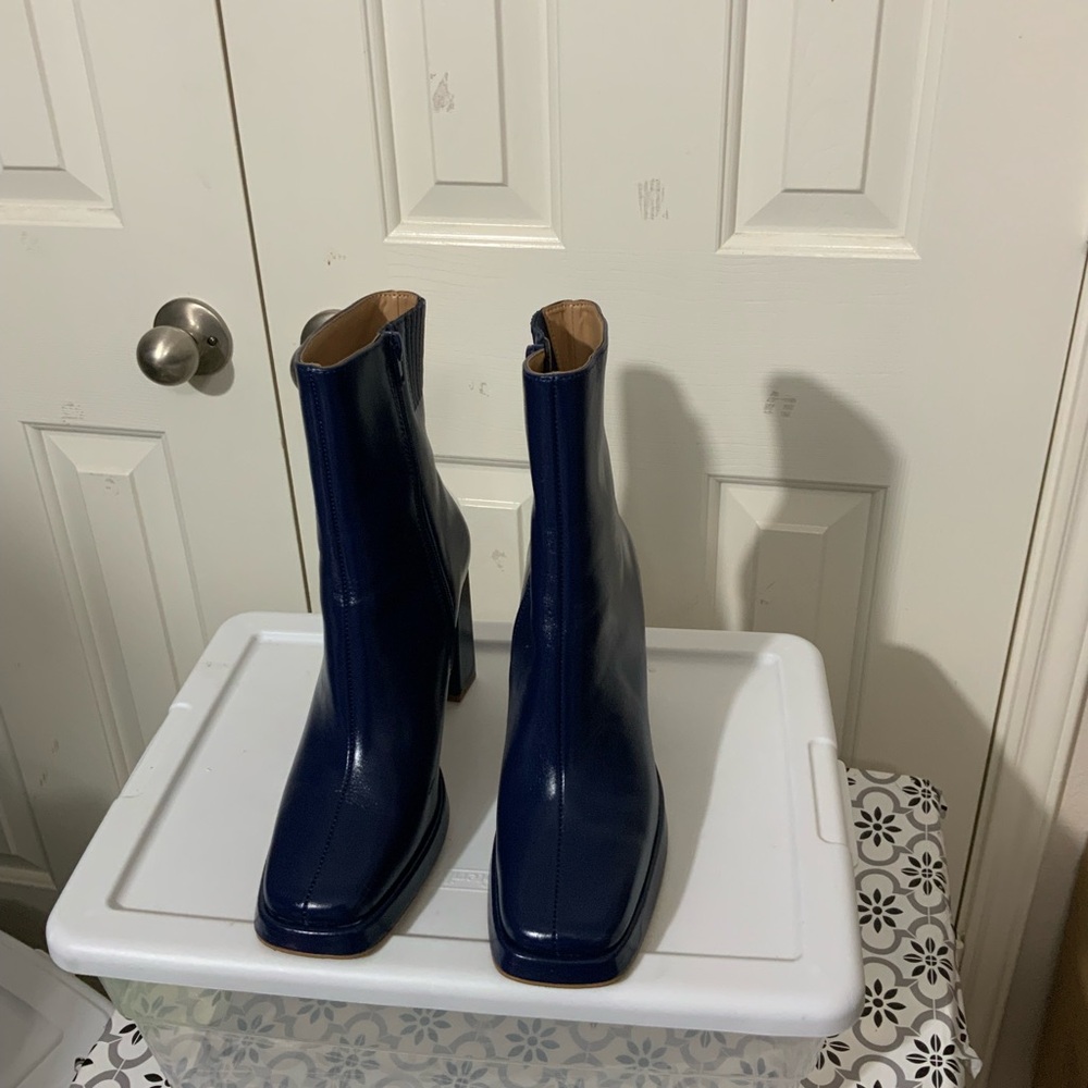 Steve Madden Freya Navy Leather Square Toe Boots